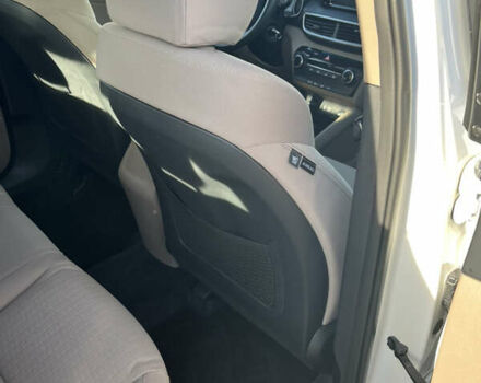 Белый Хендай Туксон, объемом двигателя 2 л и пробегом 148 тыс. км за 17850 $, фото 17 на Automoto.ua