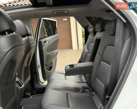 Белый Хендай Туксон, объемом двигателя 2 л и пробегом 50 тыс. км за 23800 $, фото 77 на Automoto.ua