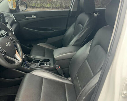 Білий Хендай Туксон, об'ємом двигуна 2 л та пробігом 136 тис. км за 22900 $, фото 17 на Automoto.ua