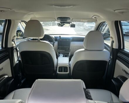 Белый Хендай Туксон, объемом двигателя 2 л и пробегом 162 тыс. км за 27500 $, фото 7 на Automoto.ua