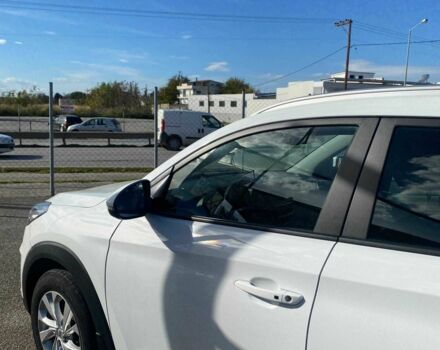 Белый Хендай Туксон, объемом двигателя 1.6 л и пробегом 77 тыс. км за 15700 $, фото 12 на Automoto.ua