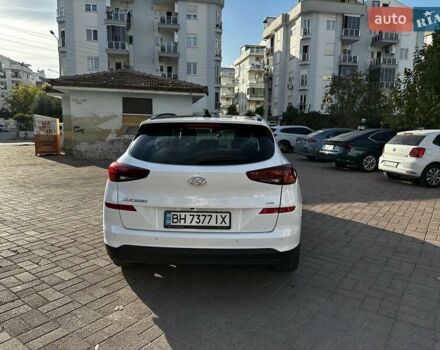 Белый Хендай Туксон, объемом двигателя 2 л и пробегом 50 тыс. км за 22500 $, фото 5 на Automoto.ua