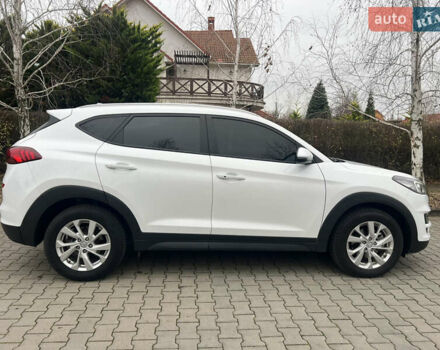 Білий Хендай Туксон, об'ємом двигуна 2 л та пробігом 136 тис. км за 22900 $, фото 4 на Automoto.ua