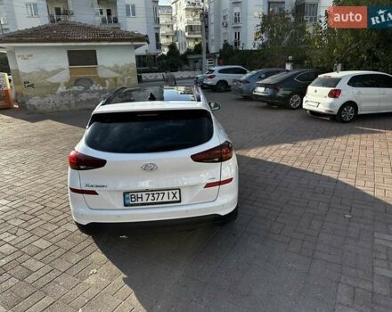 Белый Хендай Туксон, объемом двигателя 2 л и пробегом 50 тыс. км за 22500 $, фото 6 на Automoto.ua