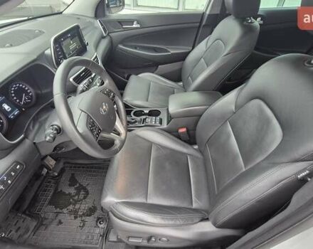 Белый Хендай Туксон, объемом двигателя 2 л и пробегом 42 тыс. км за 23900 $, фото 4 на Automoto.ua