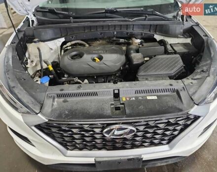 Белый Хендай Туксон, объемом двигателя 2 л и пробегом 85 тыс. км за 4300 $, фото 11 на Automoto.ua