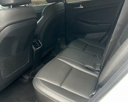 Білий Хендай Туксон, об'ємом двигуна 2 л та пробігом 136 тис. км за 22900 $, фото 11 на Automoto.ua