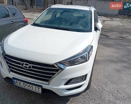 Білий Хендай Туксон, об'ємом двигуна 2 л та пробігом 95 тис. км за 17000 $, фото 6 на Automoto.ua