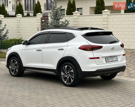 Белый Хендай Туксон, объемом двигателя 2 л и пробегом 50 тыс. км за 23800 $, фото 10 на Automoto.ua