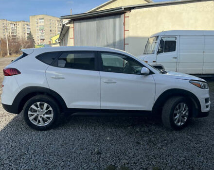 Белый Хендай Туксон, объемом двигателя 2 л и пробегом 148 тыс. км за 17850 $, фото 3 на Automoto.ua