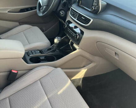 Белый Хендай Туксон, объемом двигателя 2 л и пробегом 148 тыс. км за 17850 $, фото 20 на Automoto.ua