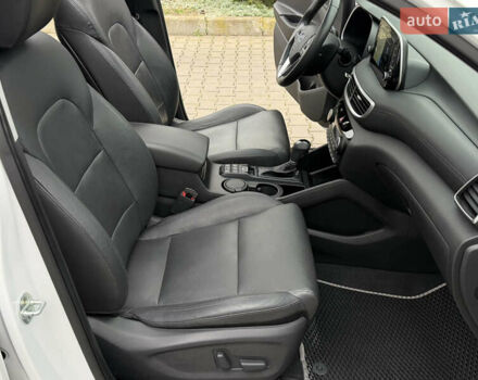 Белый Хендай Туксон, объемом двигателя 2 л и пробегом 50 тыс. км за 23800 $, фото 61 на Automoto.ua