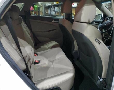 Белый Хендай Туксон, объемом двигателя 2 л и пробегом 97 тыс. км за 2900 $, фото 10 на Automoto.ua