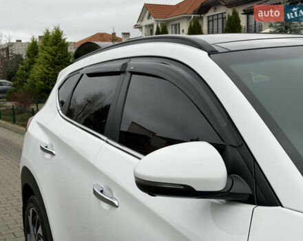 Белый Хендай Туксон, объемом двигателя 2 л и пробегом 50 тыс. км за 23800 $, фото 43 на Automoto.ua