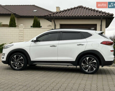 Белый Хендай Туксон, объемом двигателя 2 л и пробегом 50 тыс. км за 23800 $, фото 5 на Automoto.ua