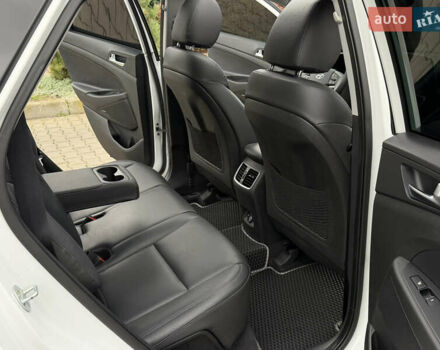 Белый Хендай Туксон, объемом двигателя 2 л и пробегом 50 тыс. км за 23800 $, фото 55 на Automoto.ua