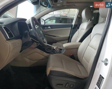 Белый Хендай Туксон, объемом двигателя 2.4 л и пробегом 20 тыс. км за 4100 $, фото 6 на Automoto.ua