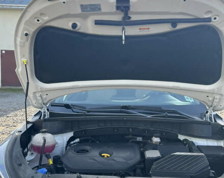 Белый Хендай Туксон, объемом двигателя 2 л и пробегом 148 тыс. км за 17850 $, фото 22 на Automoto.ua