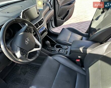 Белый Хендай Туксон, объемом двигателя 2 л и пробегом 50 тыс. км за 22500 $, фото 14 на Automoto.ua