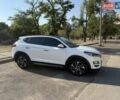 Белый Хендай Туксон, объемом двигателя 2 л и пробегом 86 тыс. км за 28000 $, фото 3 на Automoto.ua