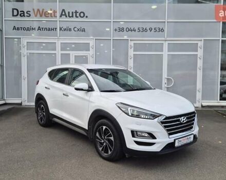 Белый Хендай Туксон, объемом двигателя 2 л и пробегом 42 тыс. км за 23900 $, фото 2 на Automoto.ua