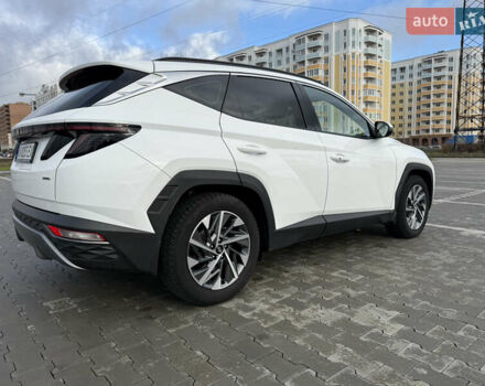 Белый Хендай Туксон, объемом двигателя 2 л и пробегом 41 тыс. км за 24650 $, фото 3 на Automoto.ua