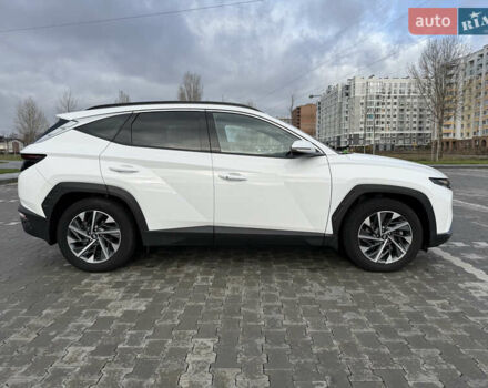 Белый Хендай Туксон, объемом двигателя 2 л и пробегом 41 тыс. км за 24650 $, фото 2 на Automoto.ua