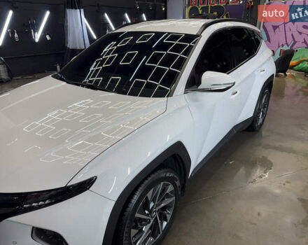 Белый Хендай Туксон, объемом двигателя 2 л и пробегом 96 тыс. км за 23500 $, фото 1 на Automoto.ua