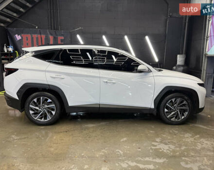 Белый Хендай Туксон, объемом двигателя 2 л и пробегом 96 тыс. км за 23500 $, фото 5 на Automoto.ua