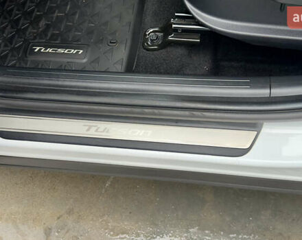 Білий Хендай Туксон, об'ємом двигуна 2 л та пробігом 67 тис. км за 24500 $, фото 17 на Automoto.ua