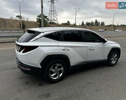 Белый Хендай Туксон, объемом двигателя 2 л и пробегом 107 тыс. км за 29500 $, фото 1 на Automoto.ua