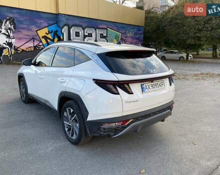 Белый Хендай Туксон, объемом двигателя 2 л и пробегом 23 тыс. км за 31000 $, фото 4 на Automoto.ua