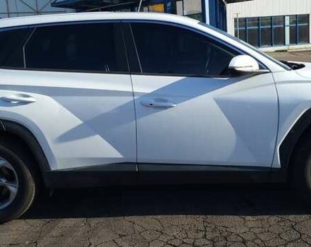 Белый Хендай Туксон, объемом двигателя 2 л и пробегом 108 тыс. км за 27999 $, фото 3 на Automoto.ua