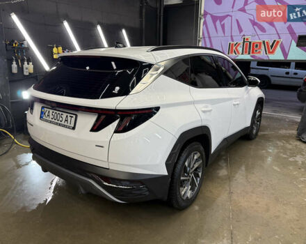 Белый Хендай Туксон, объемом двигателя 2 л и пробегом 96 тыс. км за 23500 $, фото 4 на Automoto.ua
