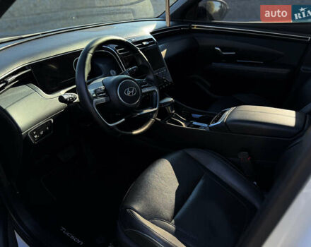 Белый Хендай Туксон, объемом двигателя 2 л и пробегом 147 тыс. км за 23700 $, фото 80 на Automoto.ua