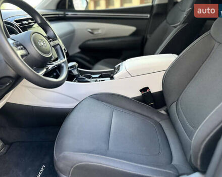 Белый Хендай Туксон, объемом двигателя 2.5 л и пробегом 47 тыс. км за 30000 $, фото 26 на Automoto.ua