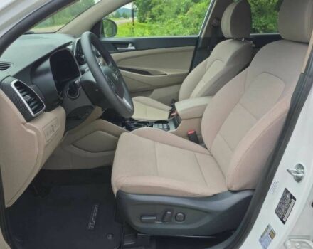 Белый Хендай Туксон, объемом двигателя 2.4 л и пробегом 26 тыс. км за 13000 $, фото 7 на Automoto.ua