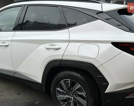 Белый Хендай Туксон, объемом двигателя 2 л и пробегом 123 тыс. км за 22800 $, фото 14 на Automoto.ua