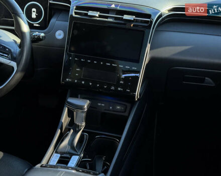 Белый Хендай Туксон, объемом двигателя 2 л и пробегом 147 тыс. км за 23700 $, фото 70 на Automoto.ua