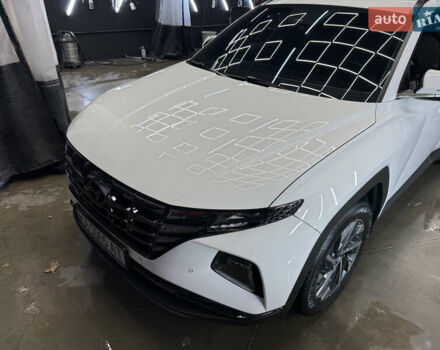 Белый Хендай Туксон, объемом двигателя 2 л и пробегом 96 тыс. км за 23500 $, фото 2 на Automoto.ua