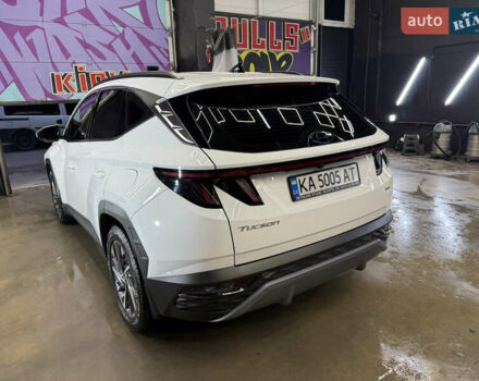 Белый Хендай Туксон, объемом двигателя 2 л и пробегом 96 тыс. км за 23500 $, фото 3 на Automoto.ua