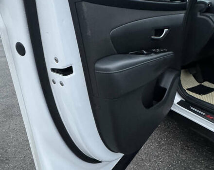 Белый Хендай Туксон, объемом двигателя 2 л и пробегом 89 тыс. км за 28100 $, фото 36 на Automoto.ua