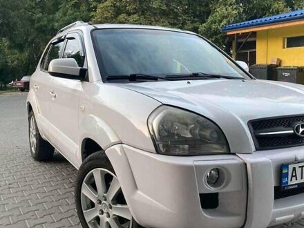 Хендай Туксон 2007 в Чортков на Automoto.ua Белый Хендай Туксон, объемом двигателя 2 л и пробегом 298 тыс. км за 7800 $, фото 1 на Automoto.ua