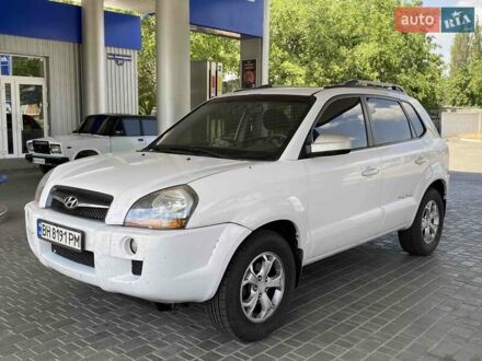 Хендай Туксон 2008 в Николаеве на Automoto.ua Белый Хендай Туксон, объемом двигателя 1.98 л и пробегом 225 тыс. км за 8400 $, фото 1 на Automoto.ua