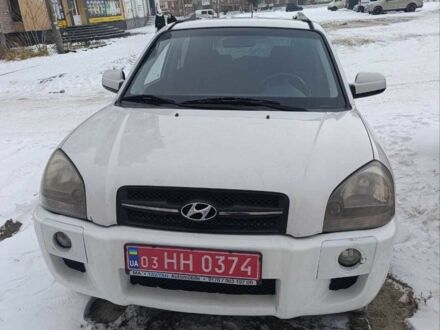 Белый Хендай Туксон, объемом двигателя 2 л и пробегом 221 тыс. км за 7800 $, фото 1 на Automoto.ua