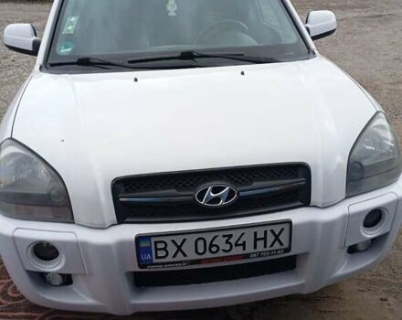 Хендай Туксон 2008 в Хмельницком на Automoto.ua Белый Хендай Туксон, объемом двигателя 1.98 л и пробегом 200 тыс. км за 8500 $, фото 1 на Automoto.ua