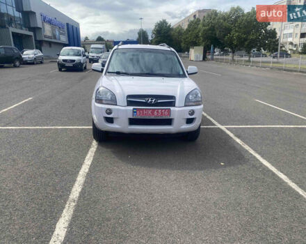 Білий Хендай Туксон, об'ємом двигуна 2 л та пробігом 210 тис. км за 7890 $, фото 1 на Automoto.ua