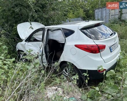 Білий Хендай Туксон, об'ємом двигуна 2.36 л та пробігом 111 тис. км за 5000 $, фото 1 на Automoto.ua