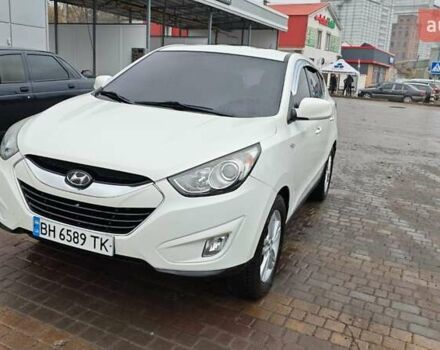 Белый Хендай Туксон, объемом двигателя 2 л и пробегом 220 тыс. км за 12500 $, фото 1 на Automoto.ua