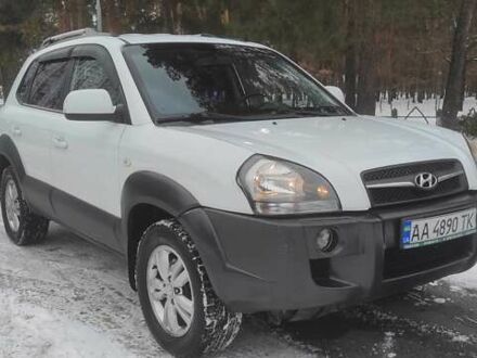 Белый Хендай Туксон, объемом двигателя 1.98 л и пробегом 151 тыс. км за 10600 $, фото 1 на Automoto.ua